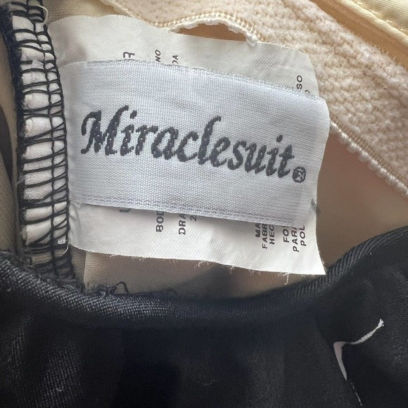 Miraclesuit Size 10 Black Floral tummy control Ruched swim one piece Beach J13 - Picture 8 of 8